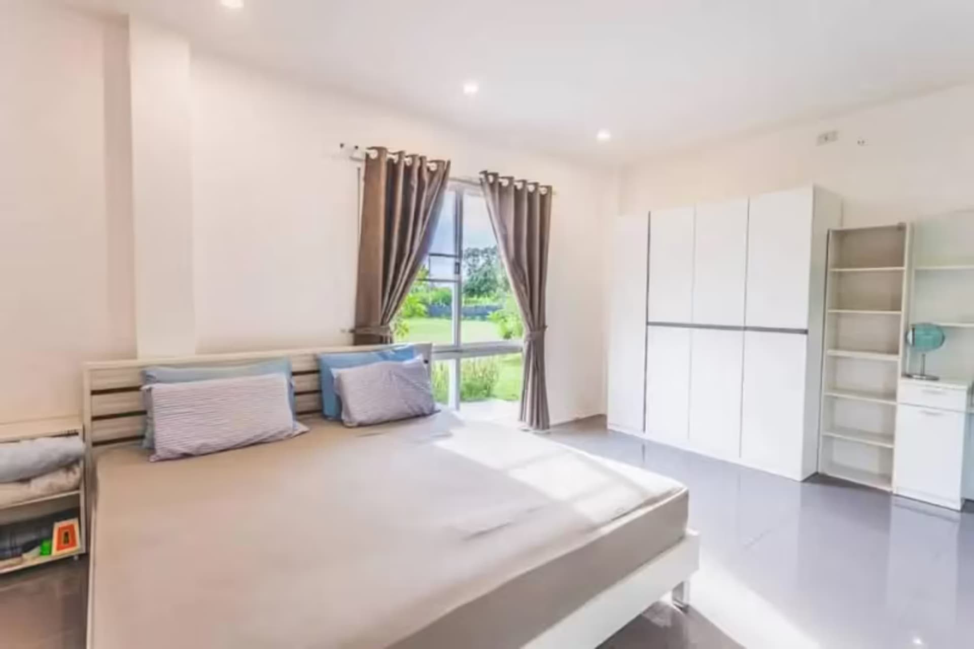 2 Bedroom House - Image 16