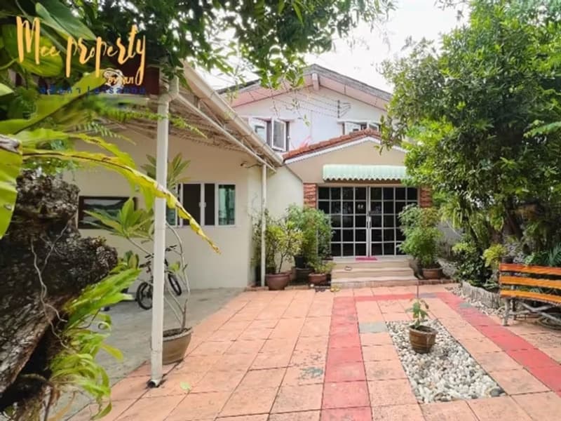 House for Sale in Watthana.  