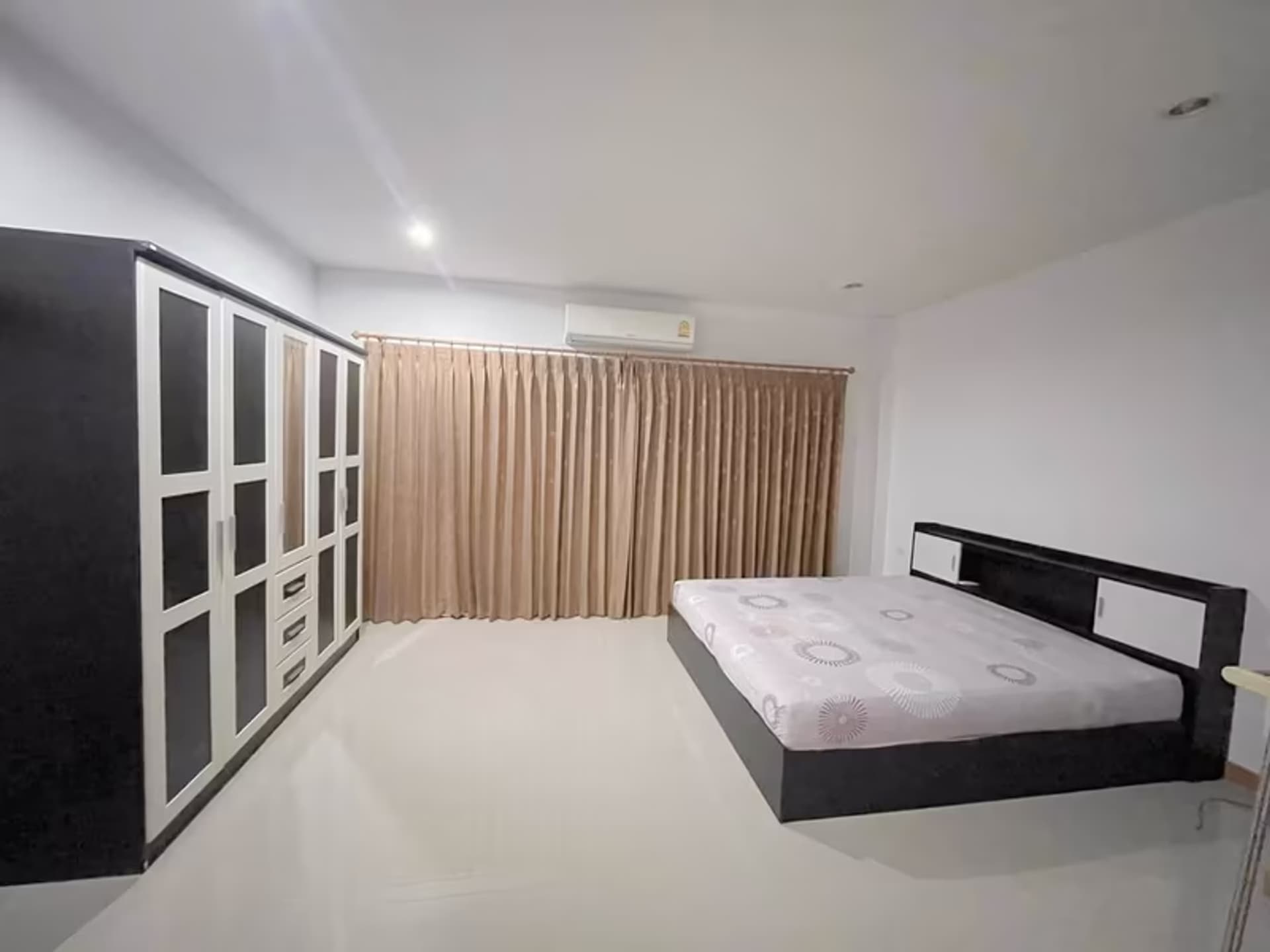 4 Bedroom House - Image 2