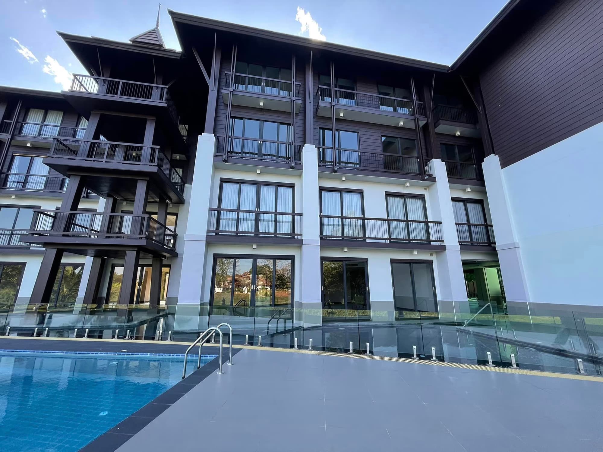 Hotel for Rent Next To Ping River - Image 1
