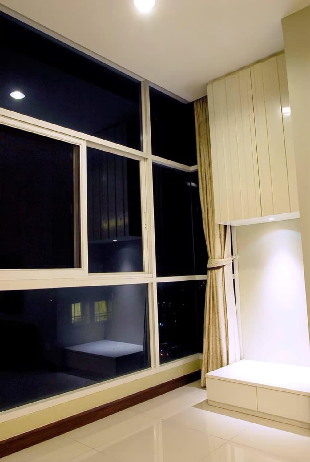 2 Bed Condo for Rent and Sale  Near Si Kritha MRT - Image 4