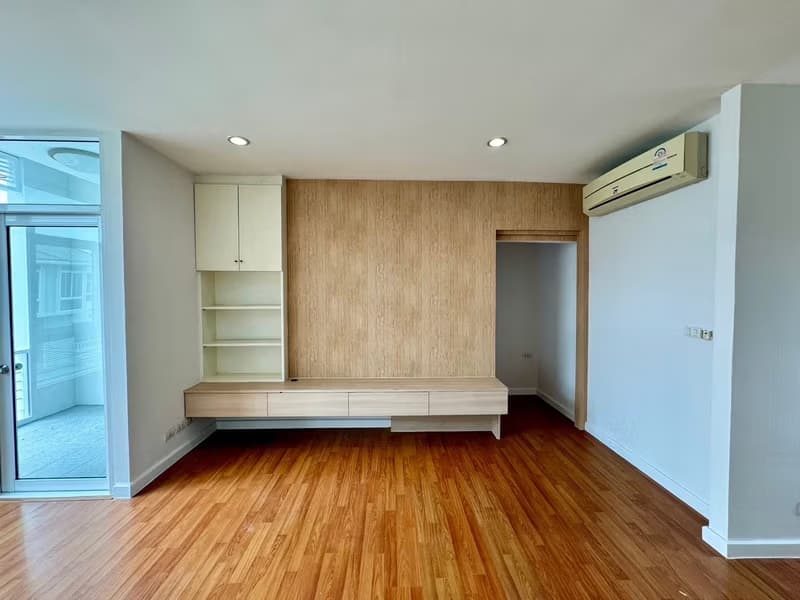 3 Bed Townhouse for Sale  Near Hua Mak ARL