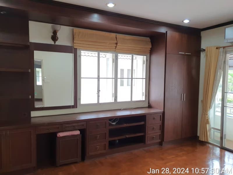 4 Bed House for Rent and Sale in San Kamphaeng