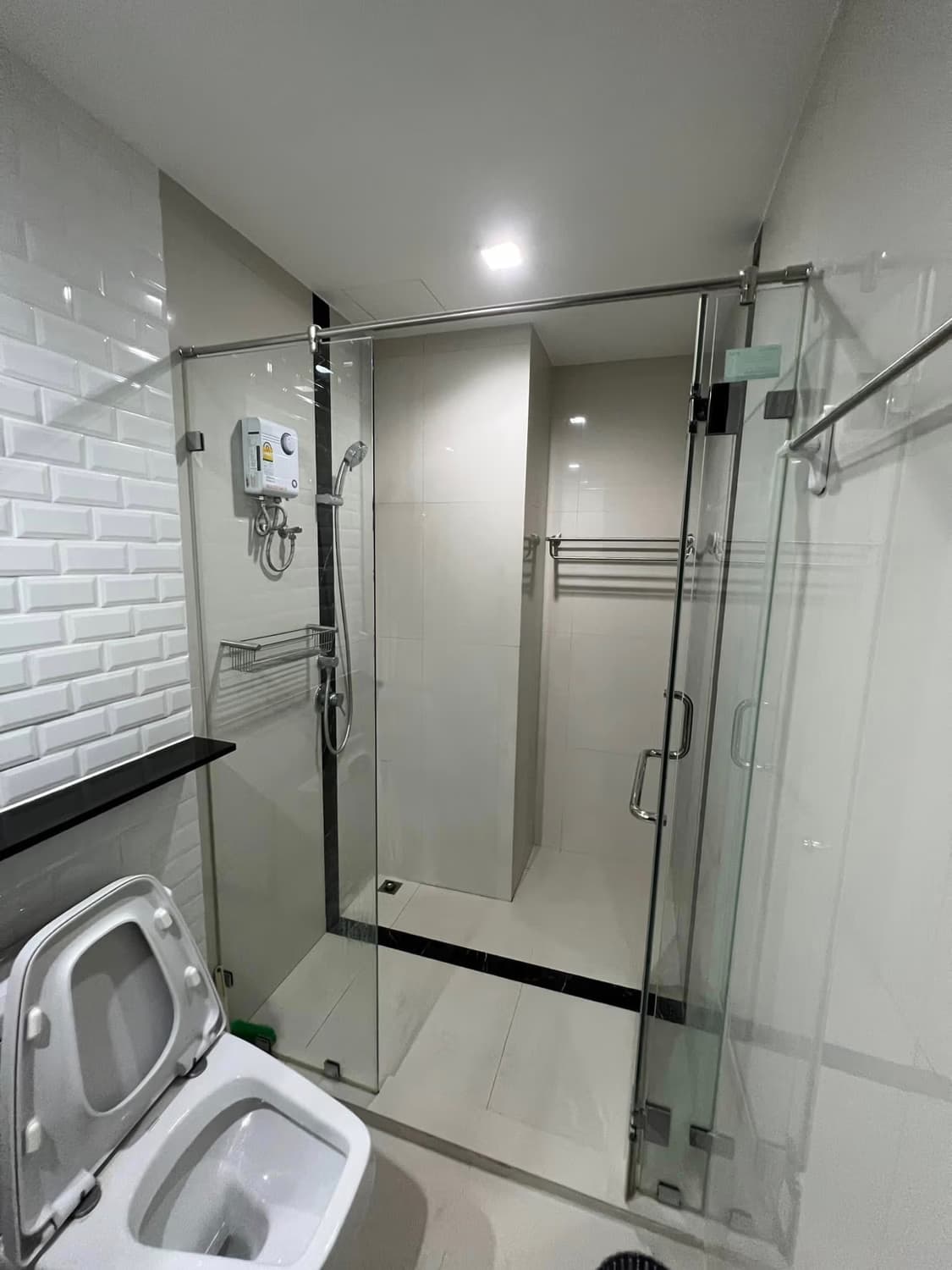 Condo for Rent at Noble State 39 - Image 7