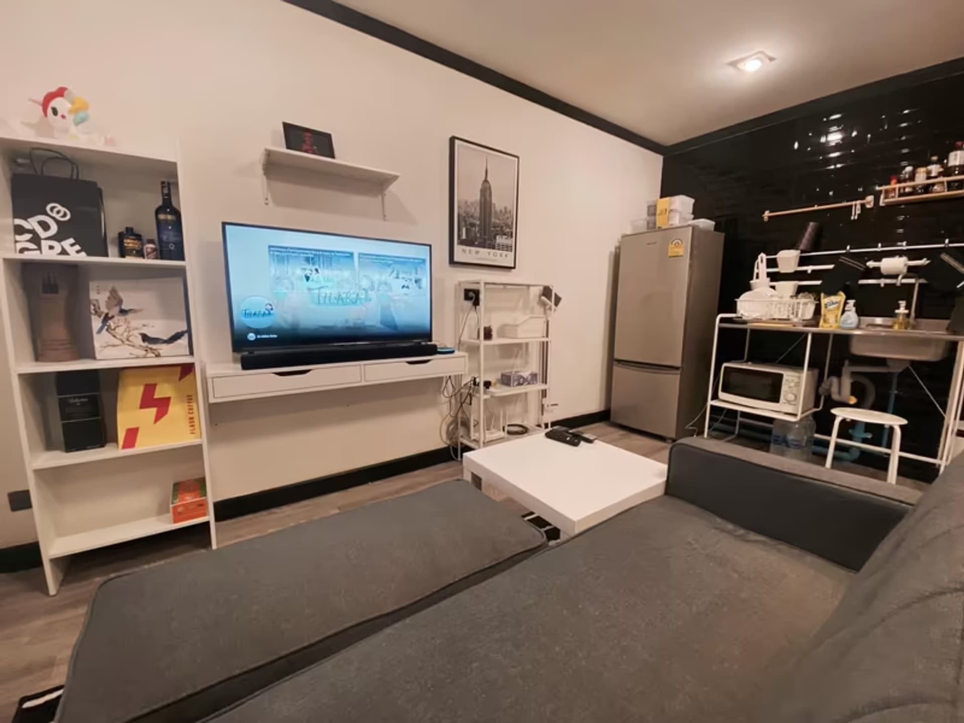Supalai Place Condominium MAM (Sukhumvit 39 Phrom Phong) - Image 1