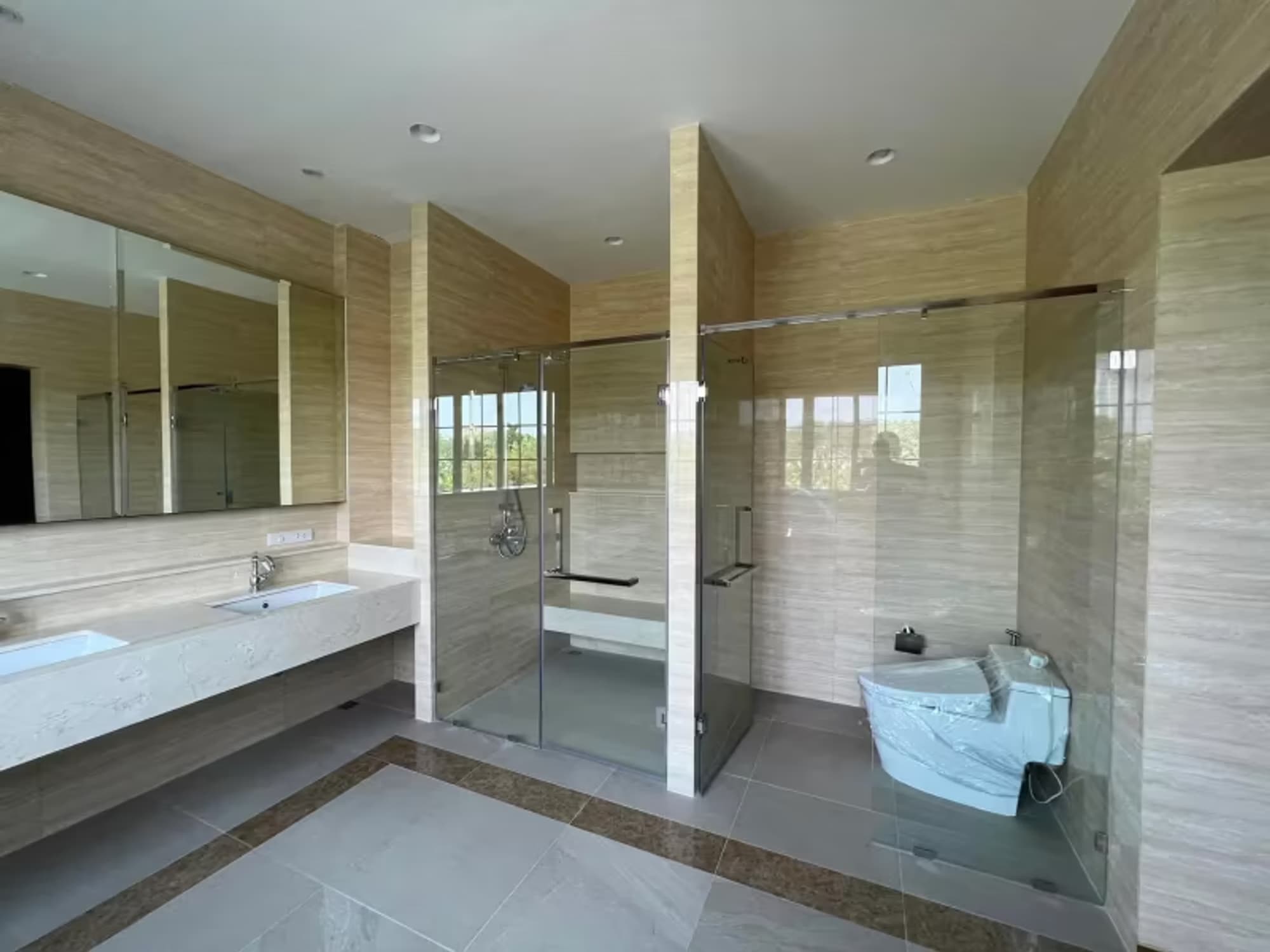 5 Bedroom House - Image 8