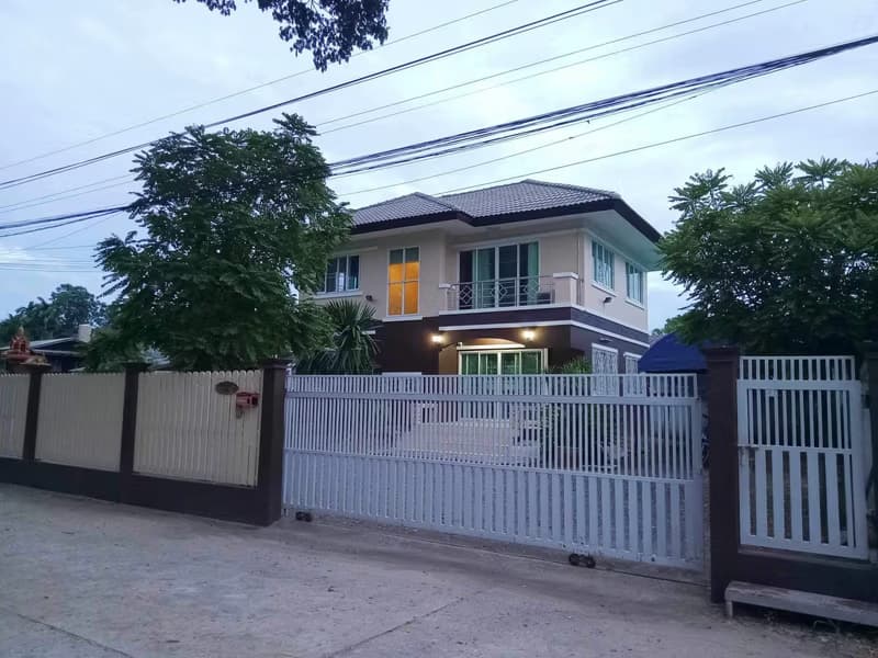 4 Bed House for Rent in Saraphi District
