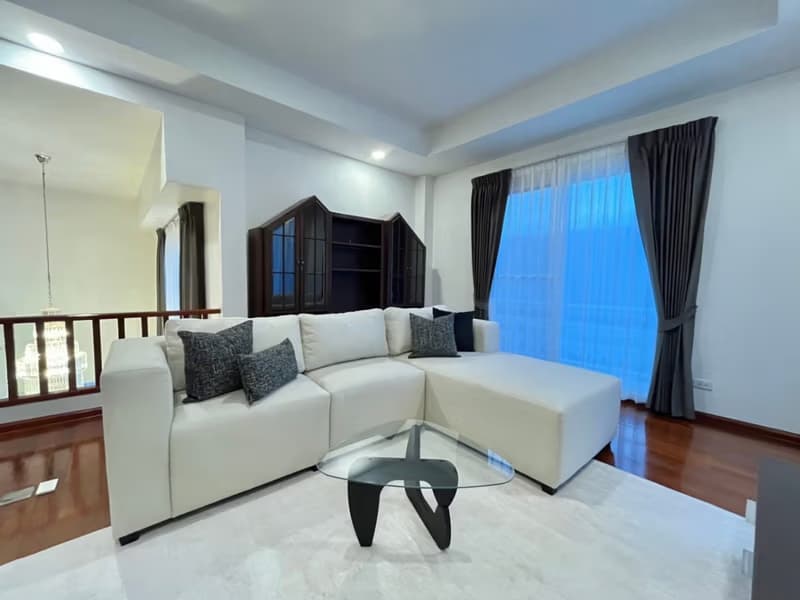 5 Bed House for Rent in Din Daeng
