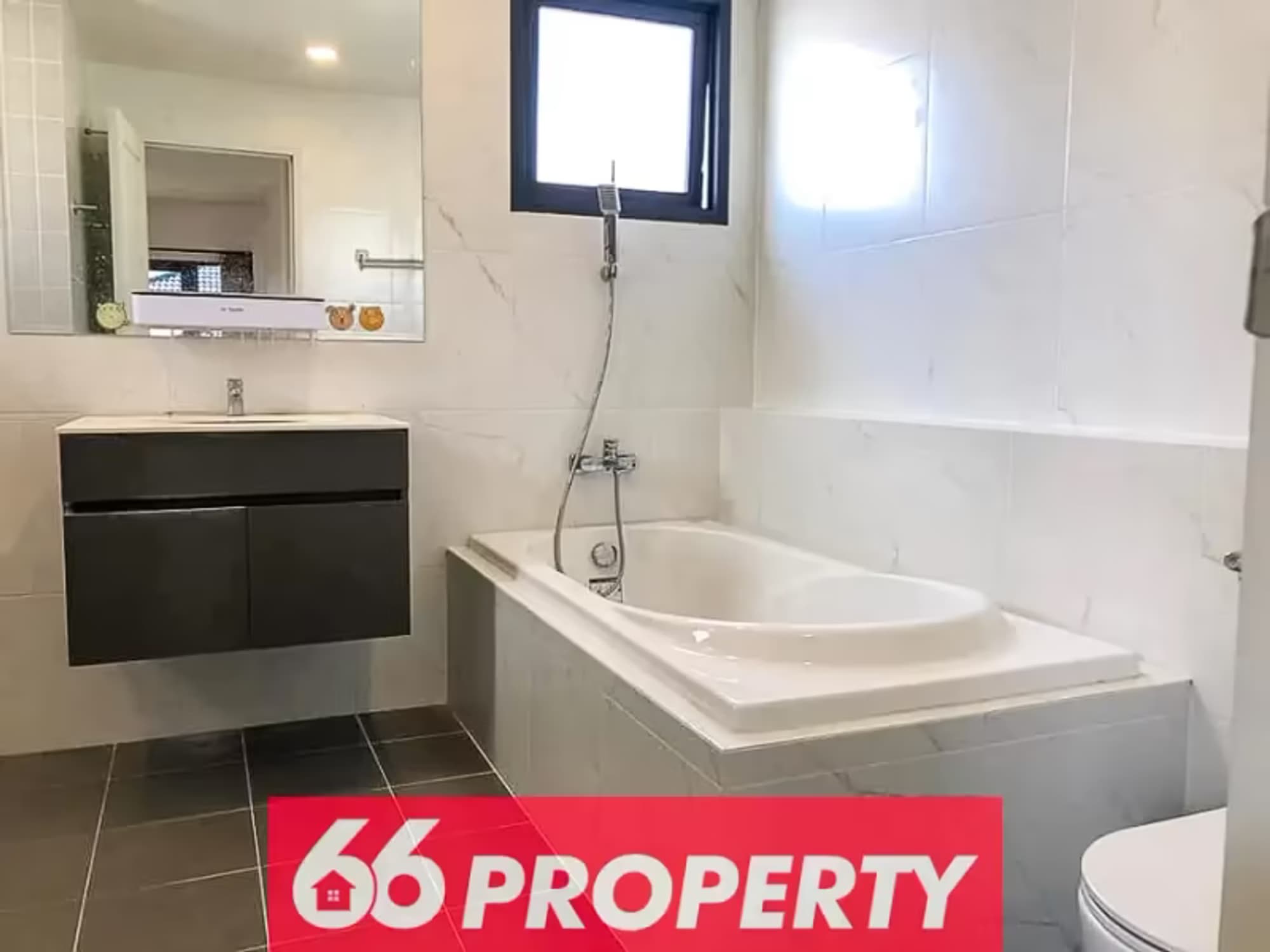 4 Bedroom House - Image 8