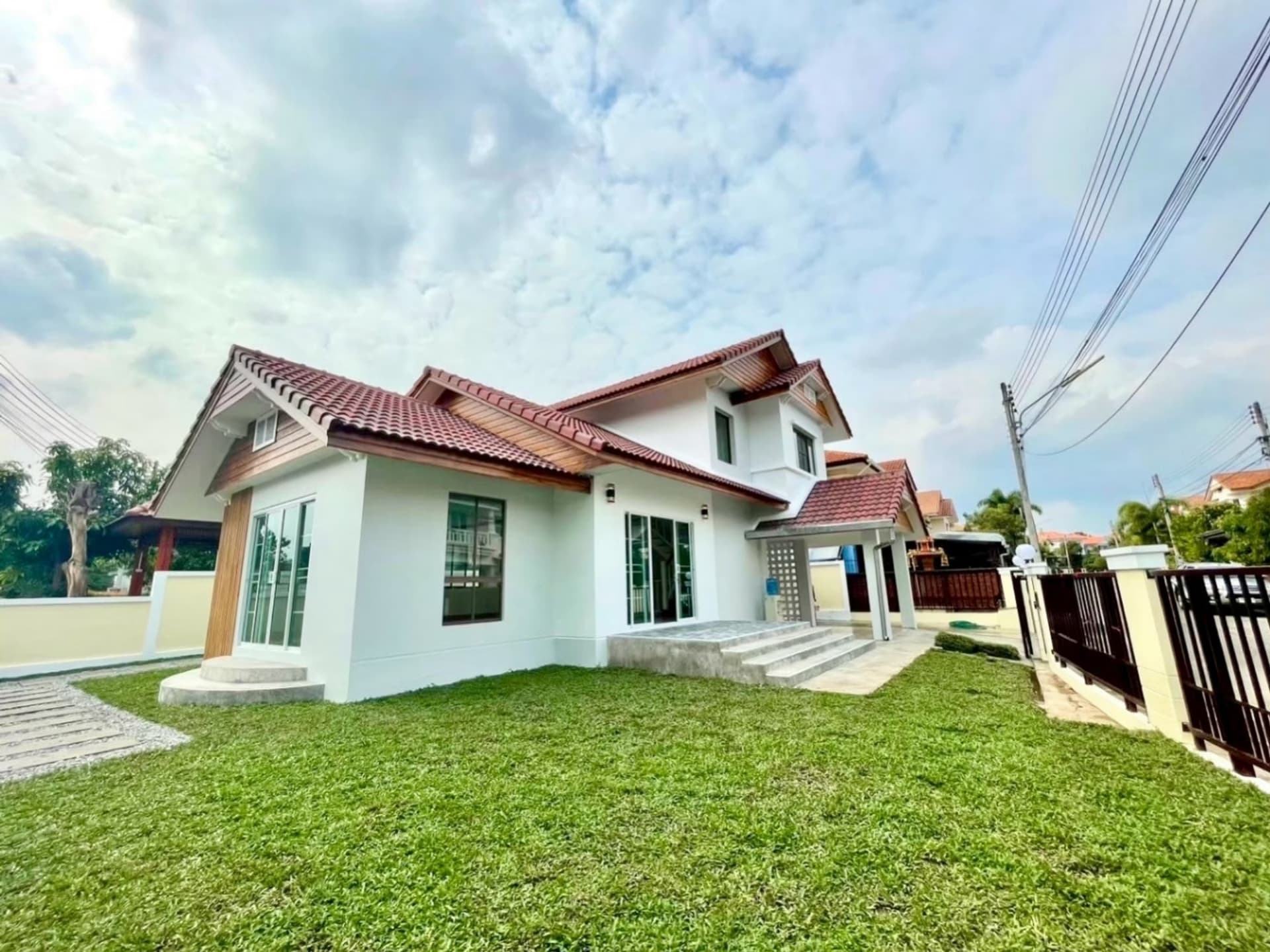 3 Bed House for Rent in Mueang Chiang Mai - Image 2