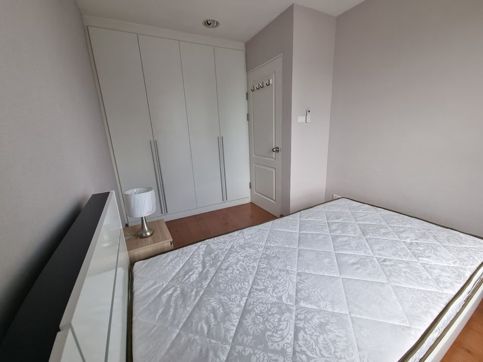 2 ห้องนอน Condo สำหรับ จำหน่าย ใกล้ Phra Ram 9 MRT - Image 11