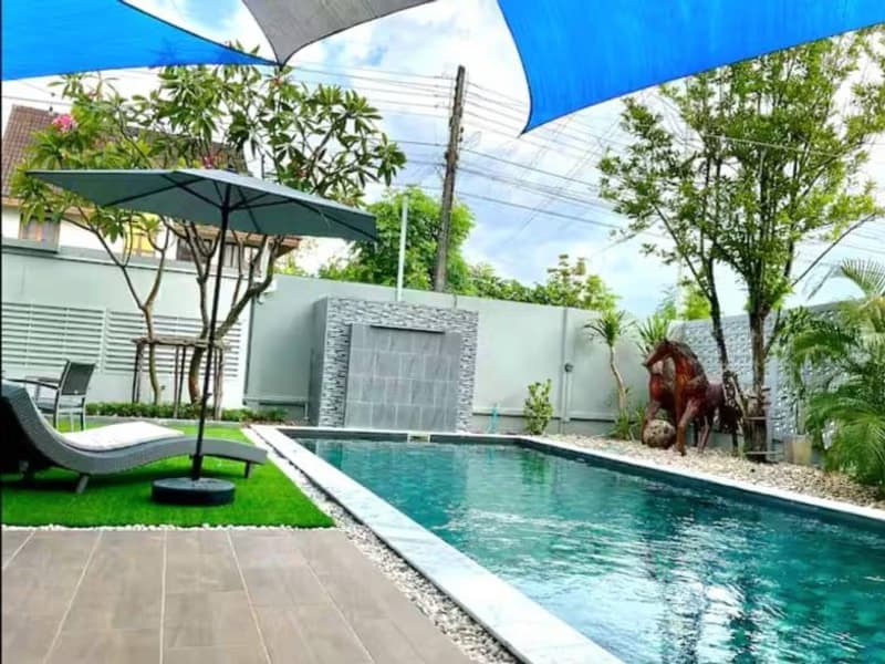 6 Bed House for Rent in Mueang Chiang Mai