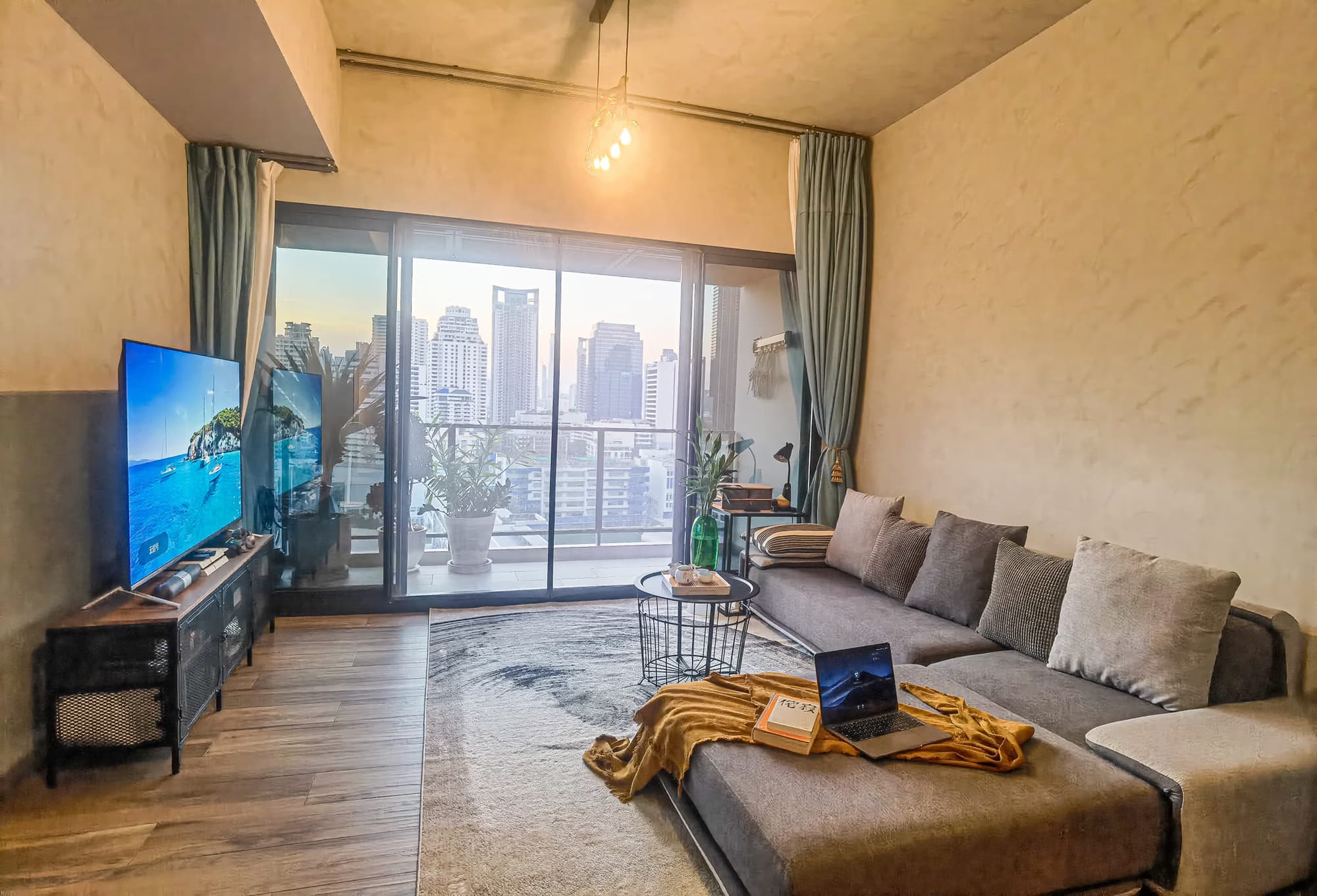 2 Bed Condo for Rent in Watthana - Image 1