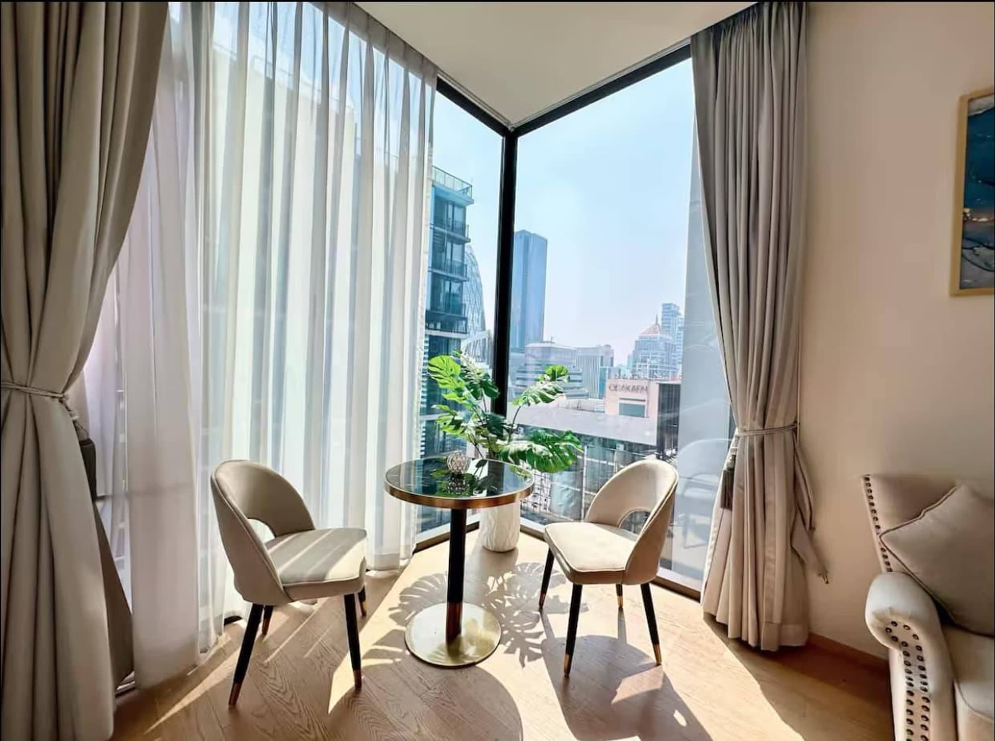 1 Bed Condo for Rent in Pathum Wan - Image 2