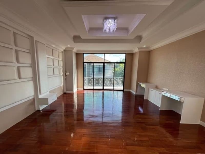 4 Bed House for Sale in Prawet