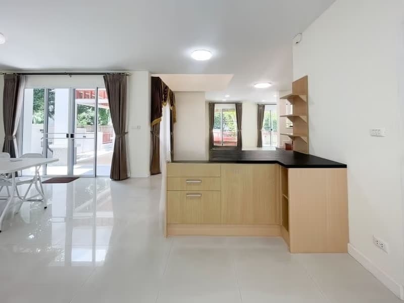 4 Bed House for Sale in Prawet