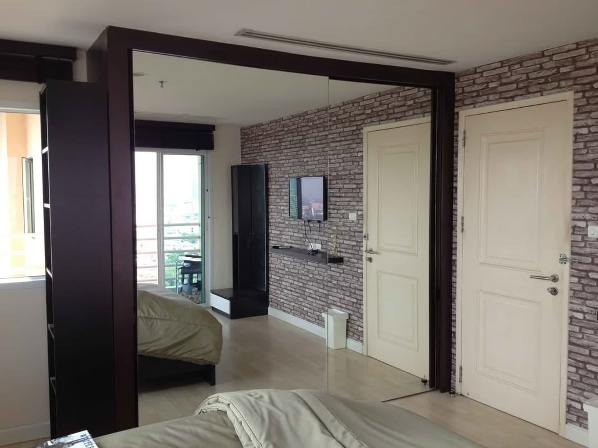 1 ห้องนอน คอนโด สำหรับ ขาย ใน Huai Khwang - Image 4