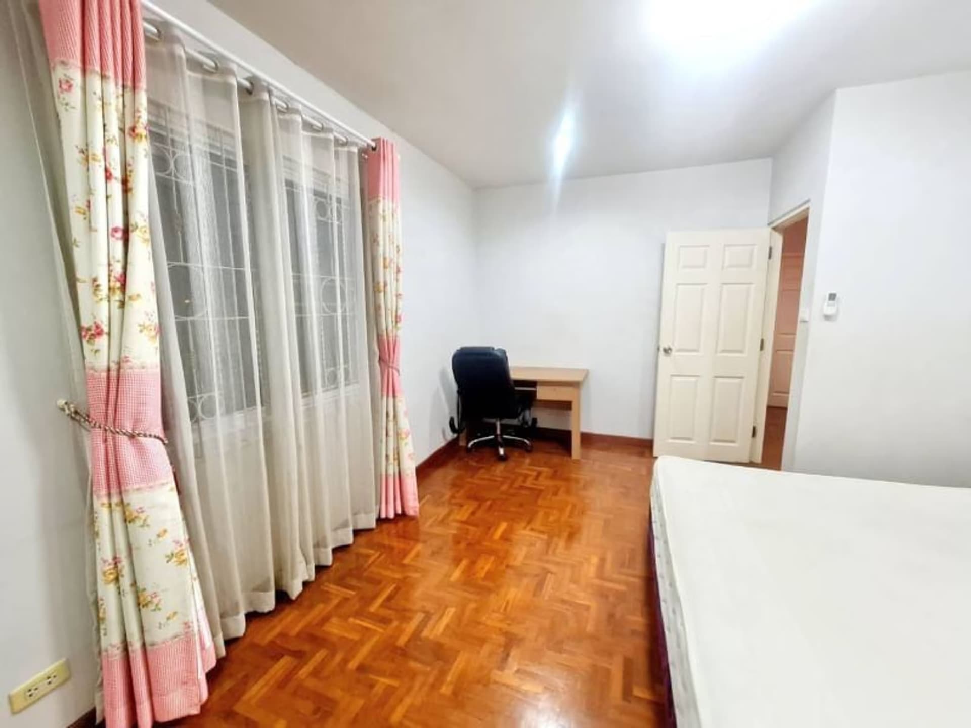 5 Bed House for Rent in undefined - Image 9