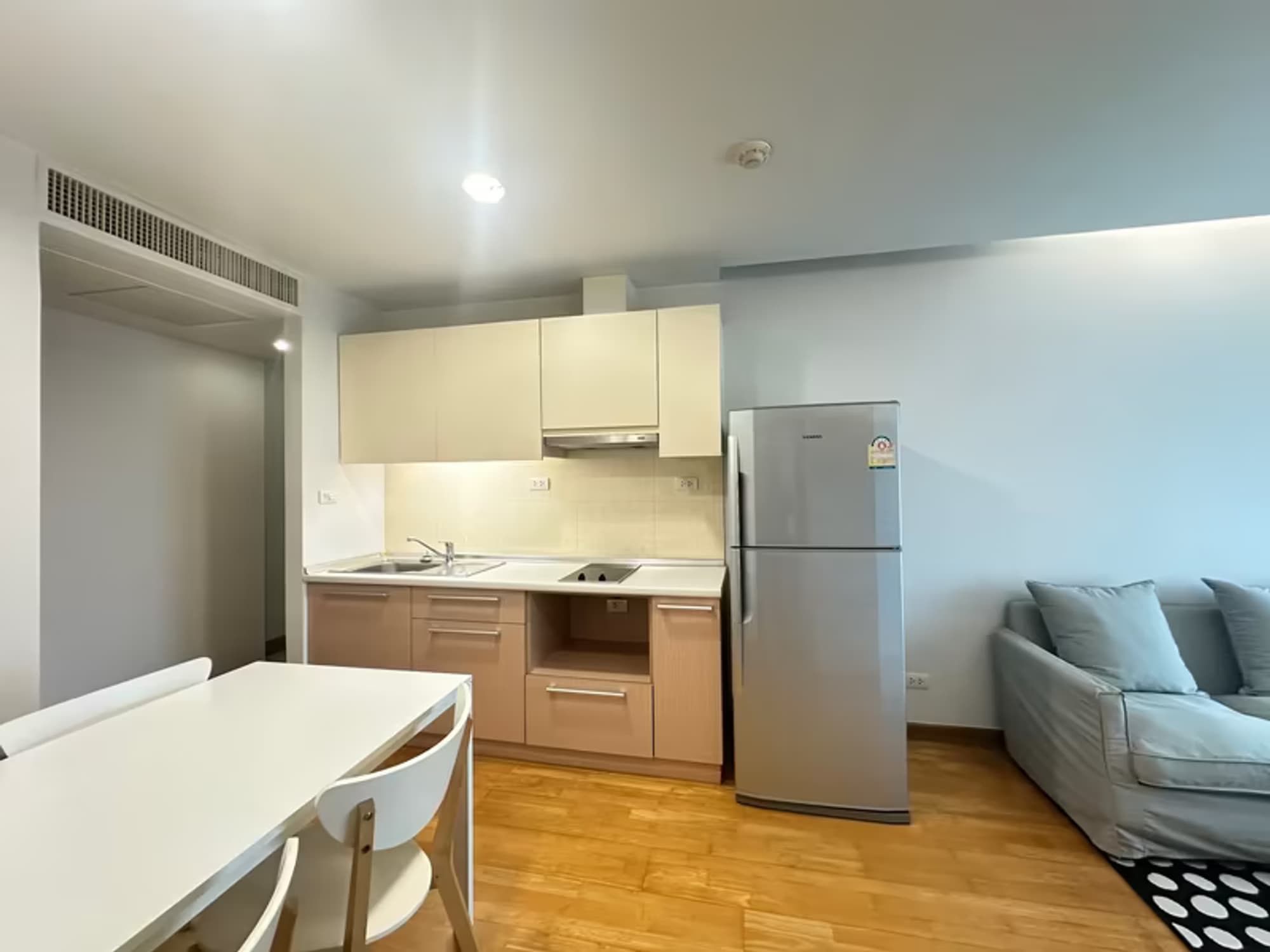  Condo for Rent, Sale at Residence 52 Condominium - Image 2