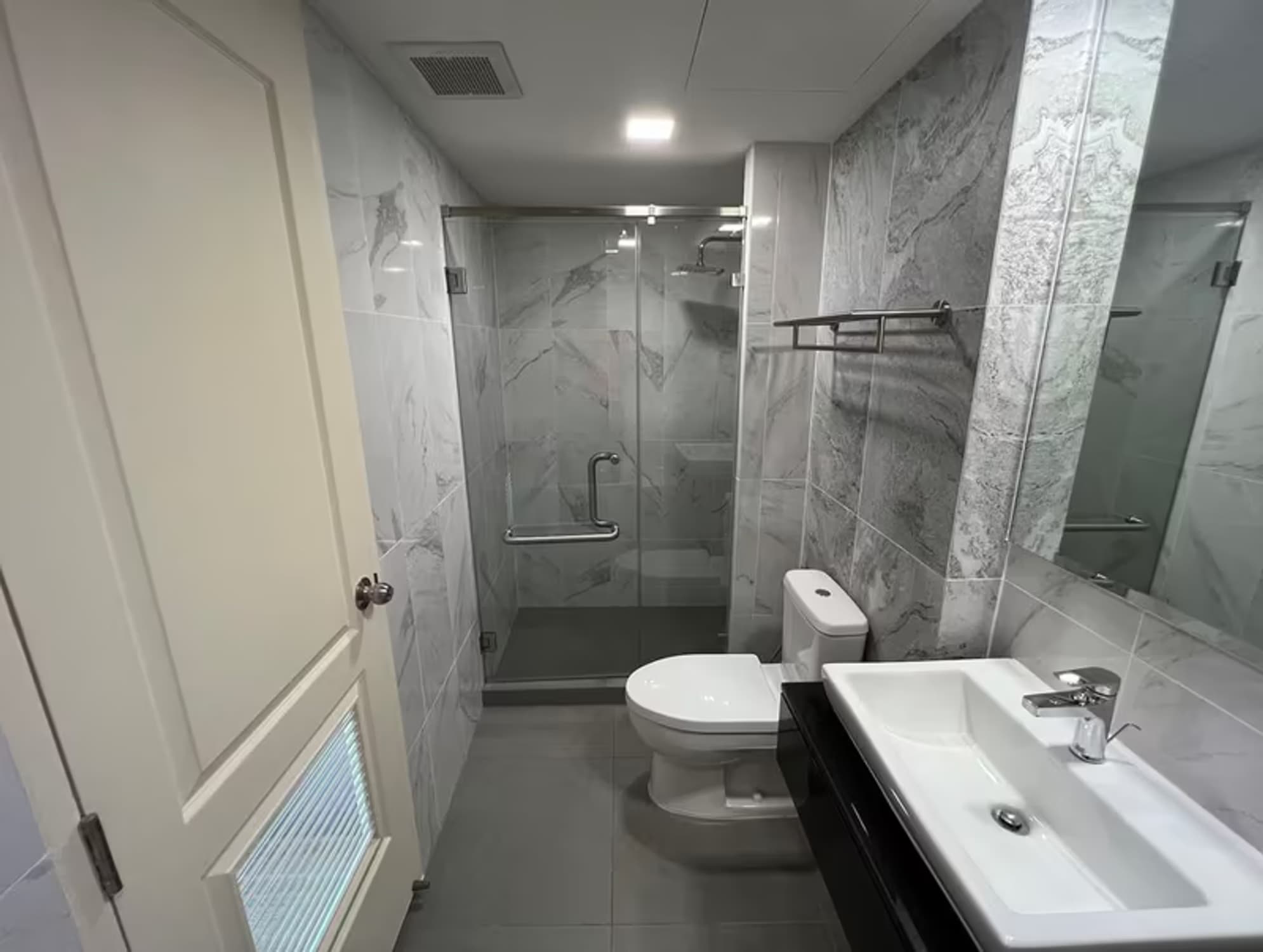  Condo for Rent at Bless Residence Ekkamai - Image 5