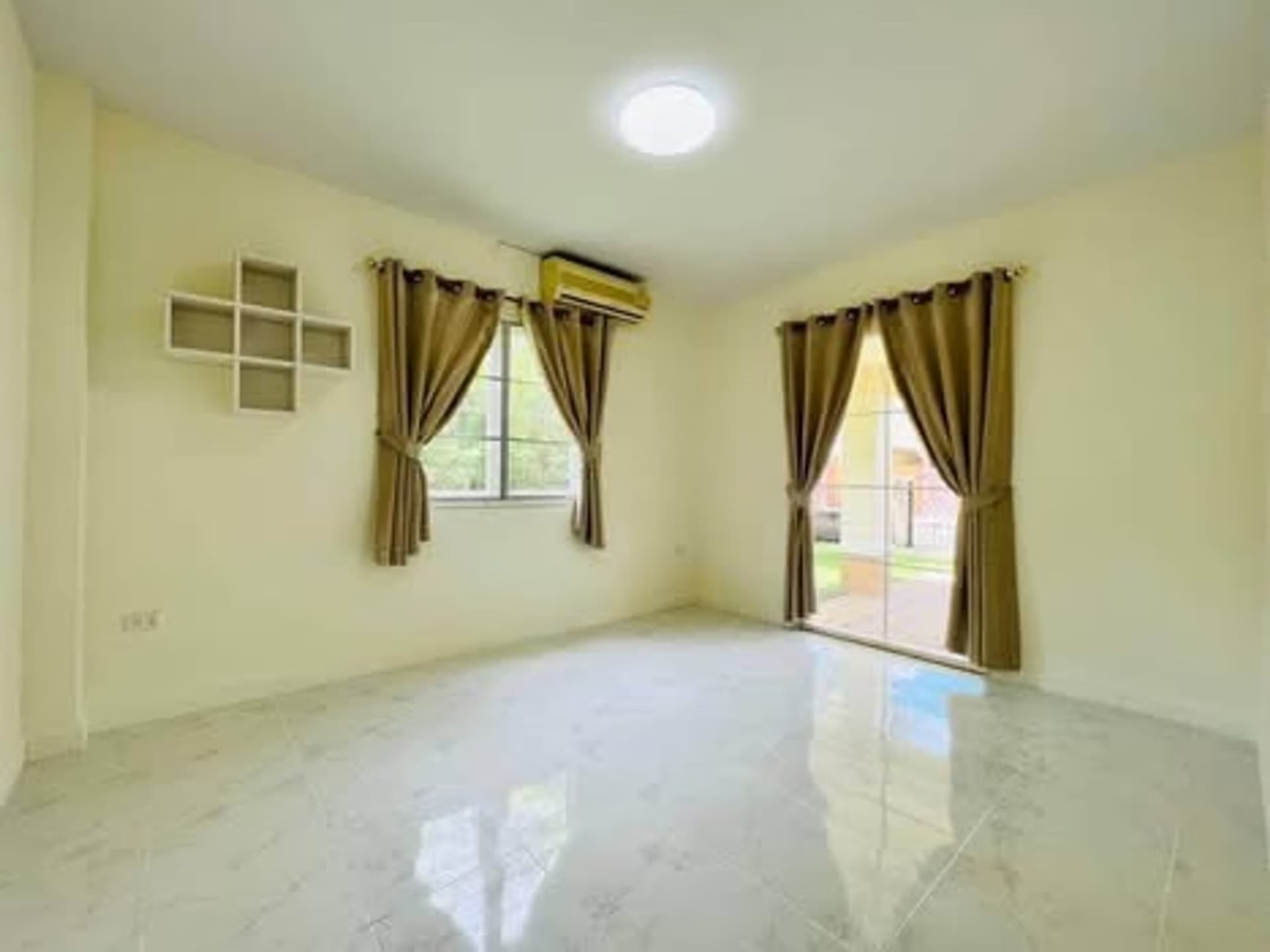 4 Bed House for Rent in Hang Dong - Image 13