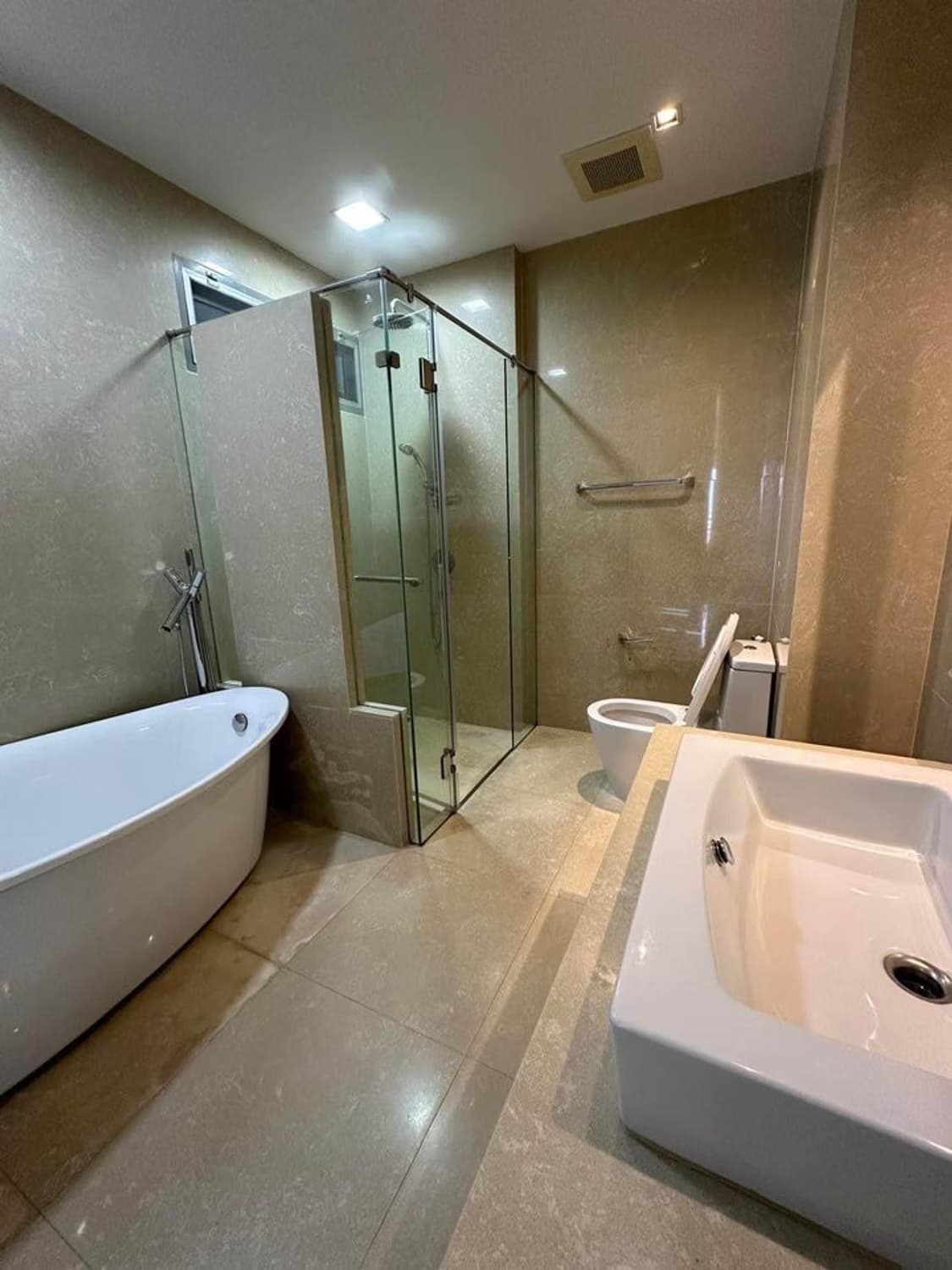 3 Bed Condo for Rent in Watthana - Image 6