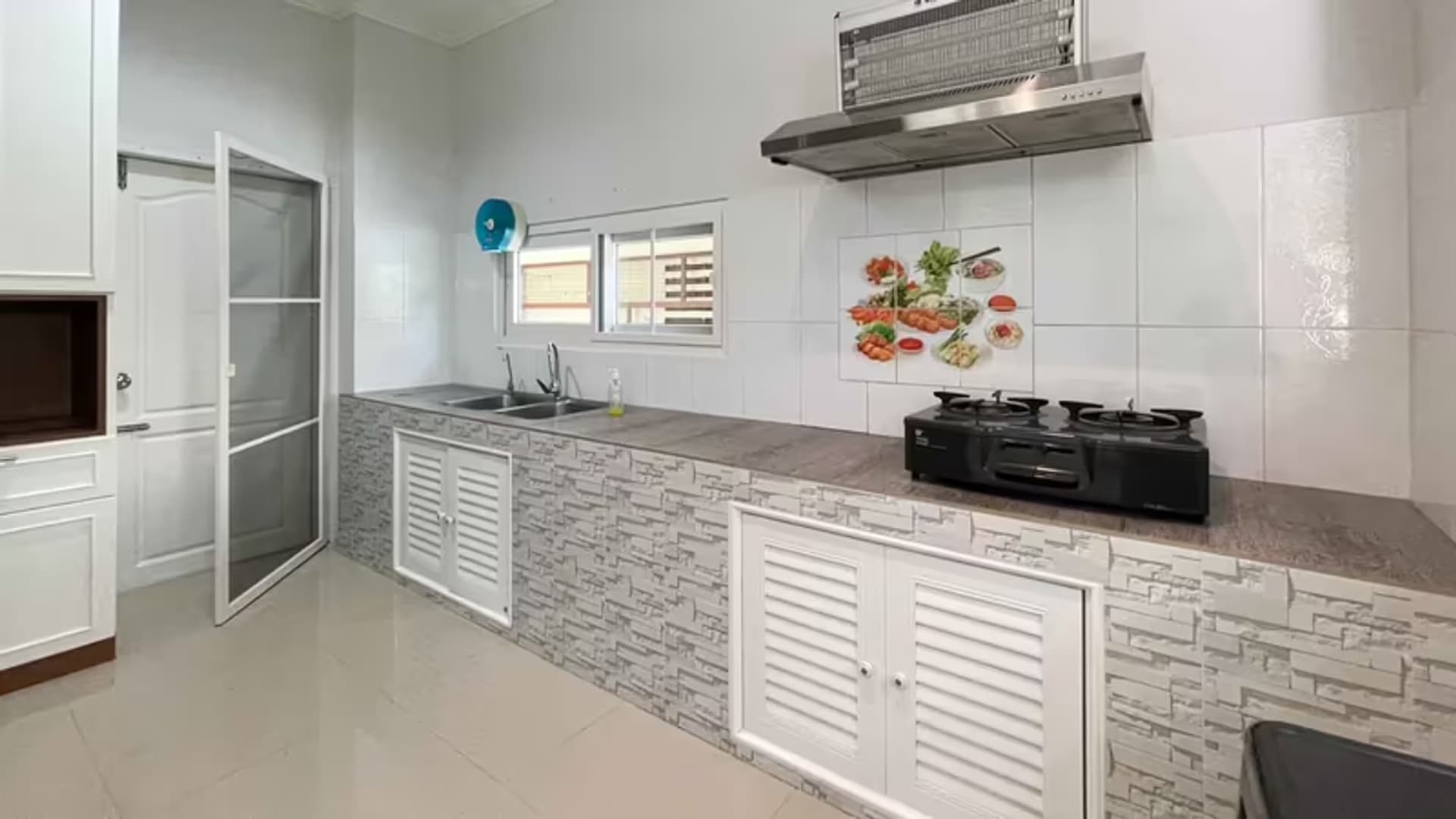 3 Bedroom House - Image 4