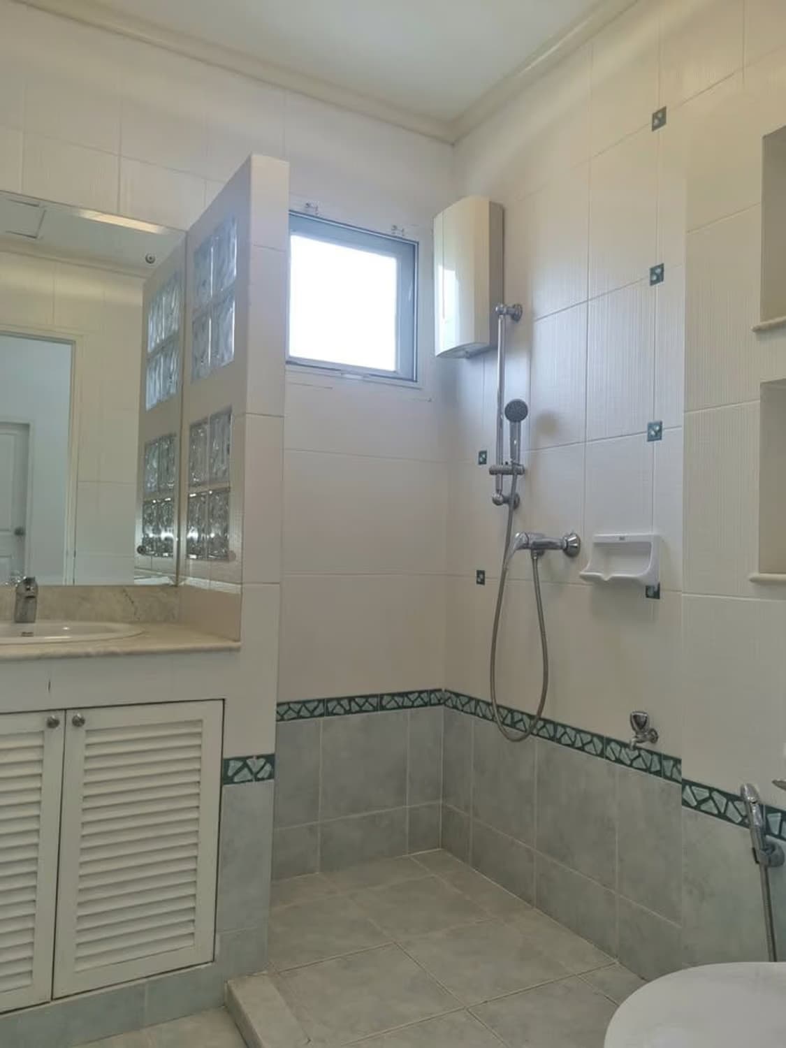 7 Bed House for Rent and Sale in Hang Dong - Image 17