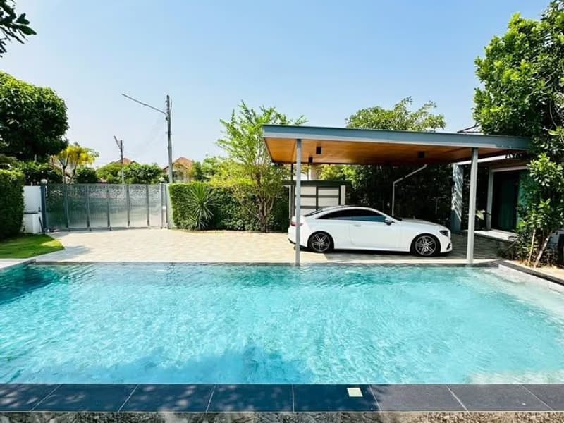 5 Bed House for Rent in San Sai District