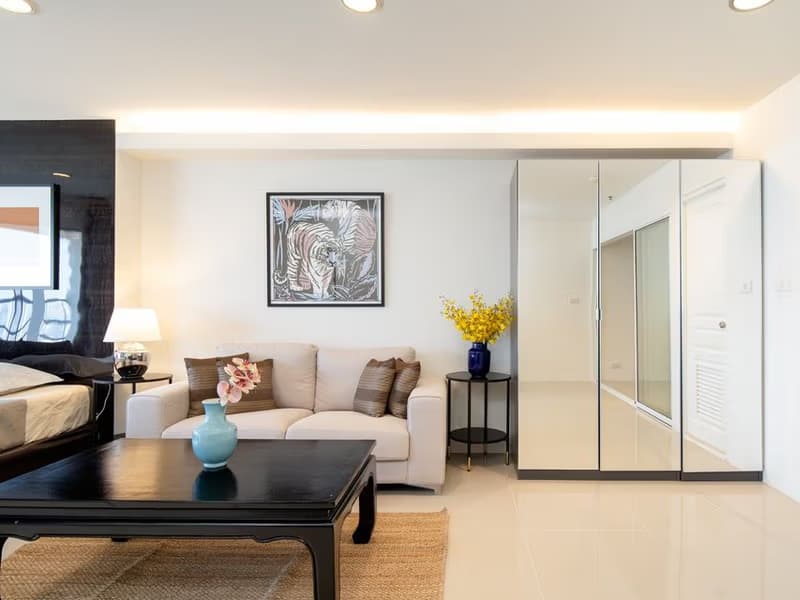 1 Bed Condo for Rent and Sale in Khlong Toei