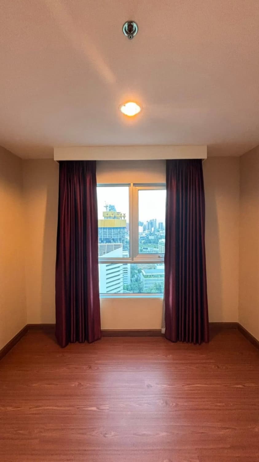 2 Bed Condo for Sale in Huai Khwang - Image 14
