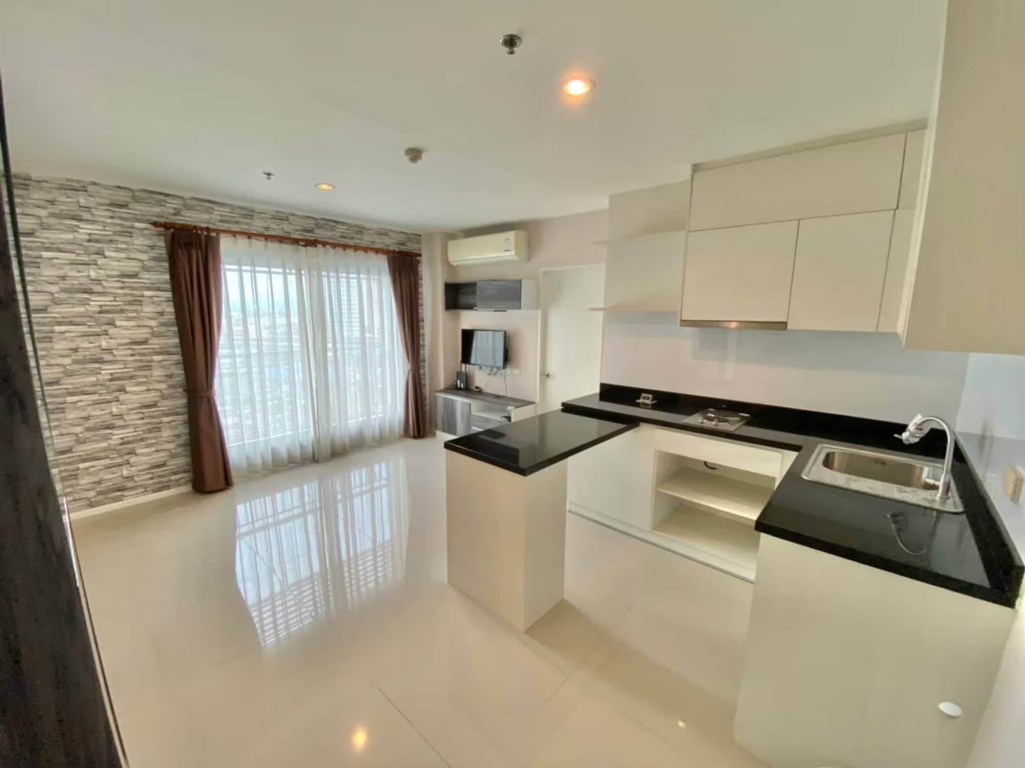 2 Bed Condo for Sale in Khlong Toei - Image 1