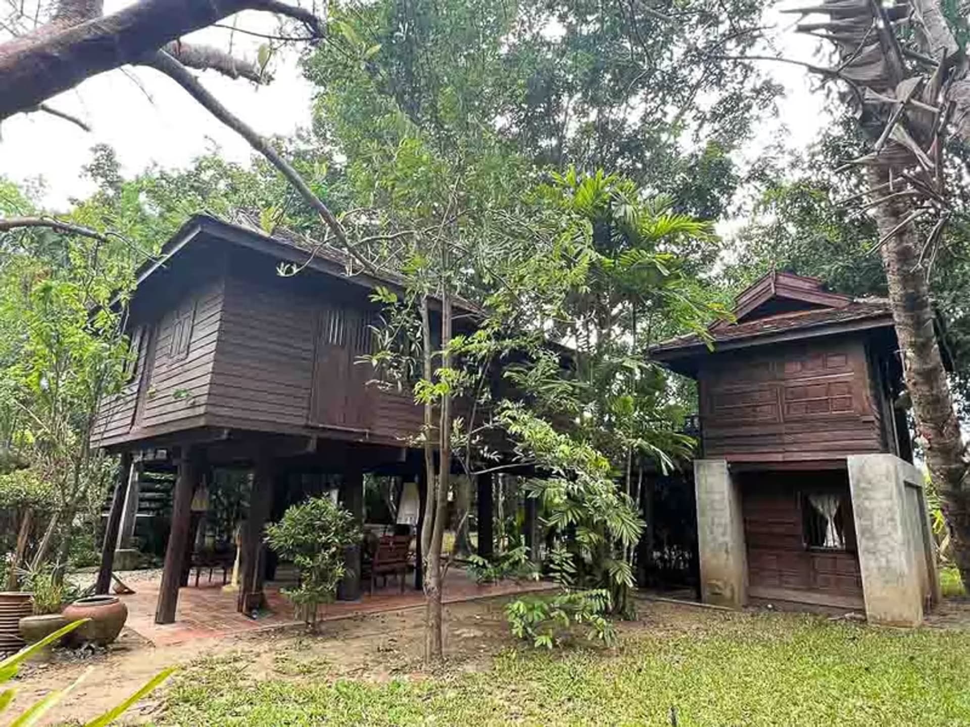 6 Bedroom House - Image 1