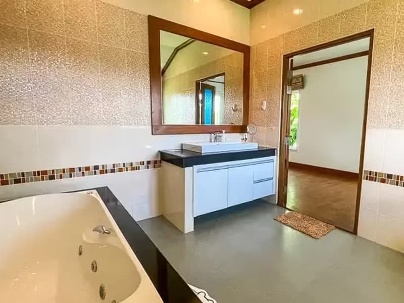5 Bedroom House