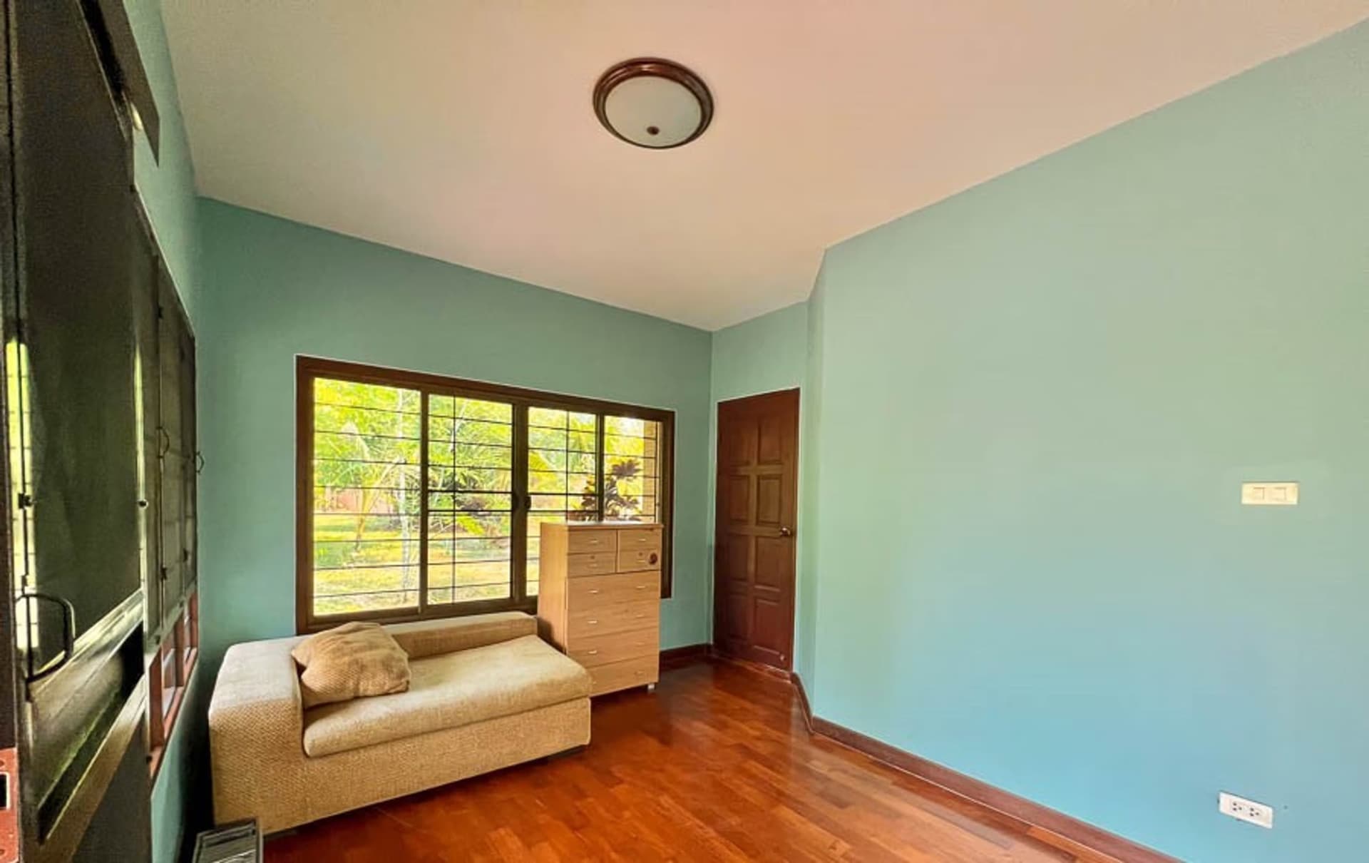 5 Bedroom House - Image 14