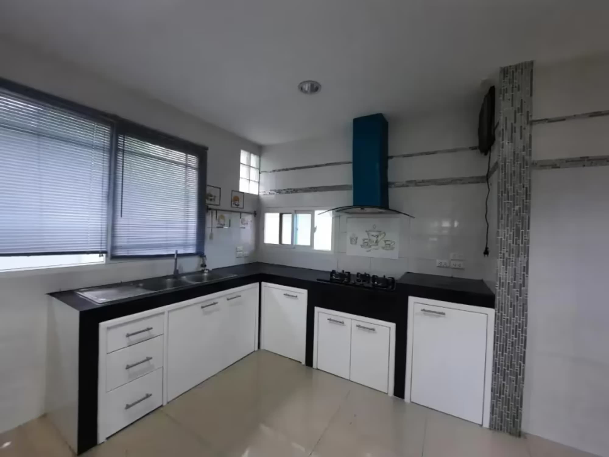 4 Bedroom House - Image 28
