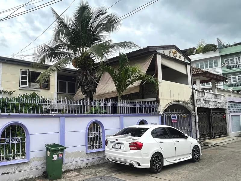 4 Bed House for Sale in Phra Nakhon