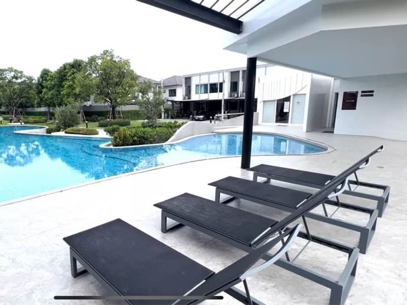 3 Bed Townhouse for Rent and Sale in Bang Phli