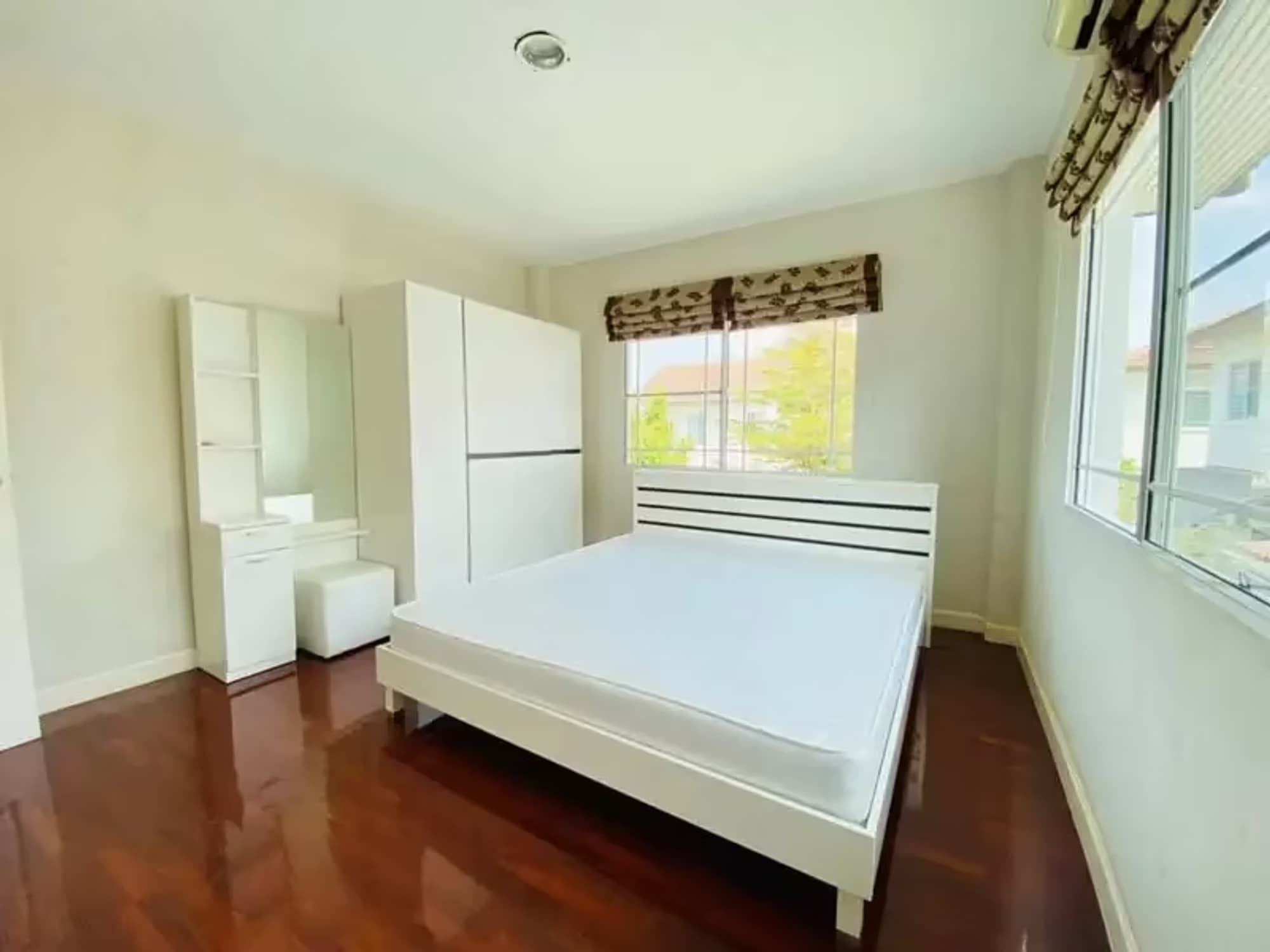 3 Bedroom House - Image 11