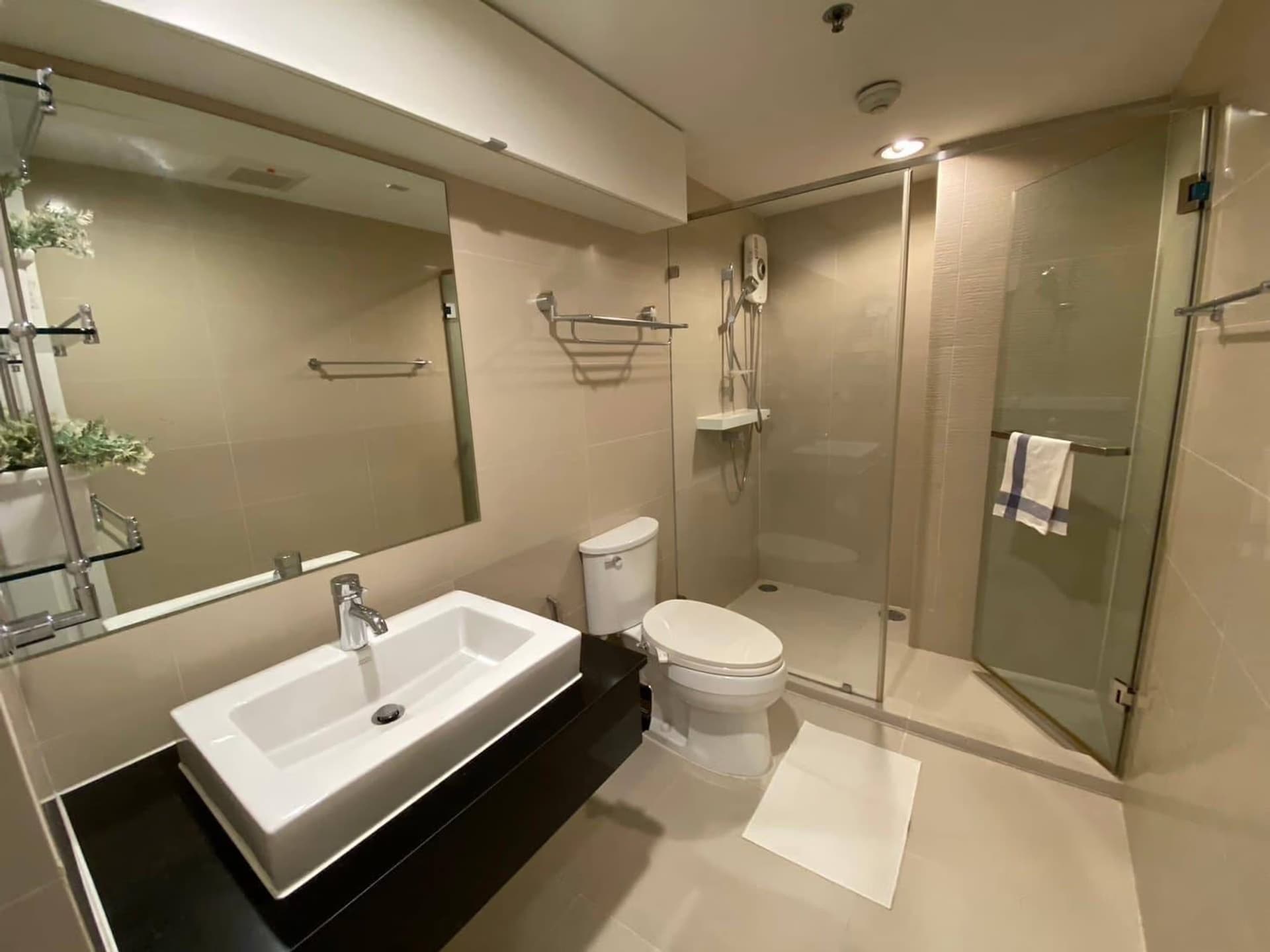 3 ห้องนอน คอนโด สำหรับ ขายและจำหน่าย ใน Huai Khwang - Image 8