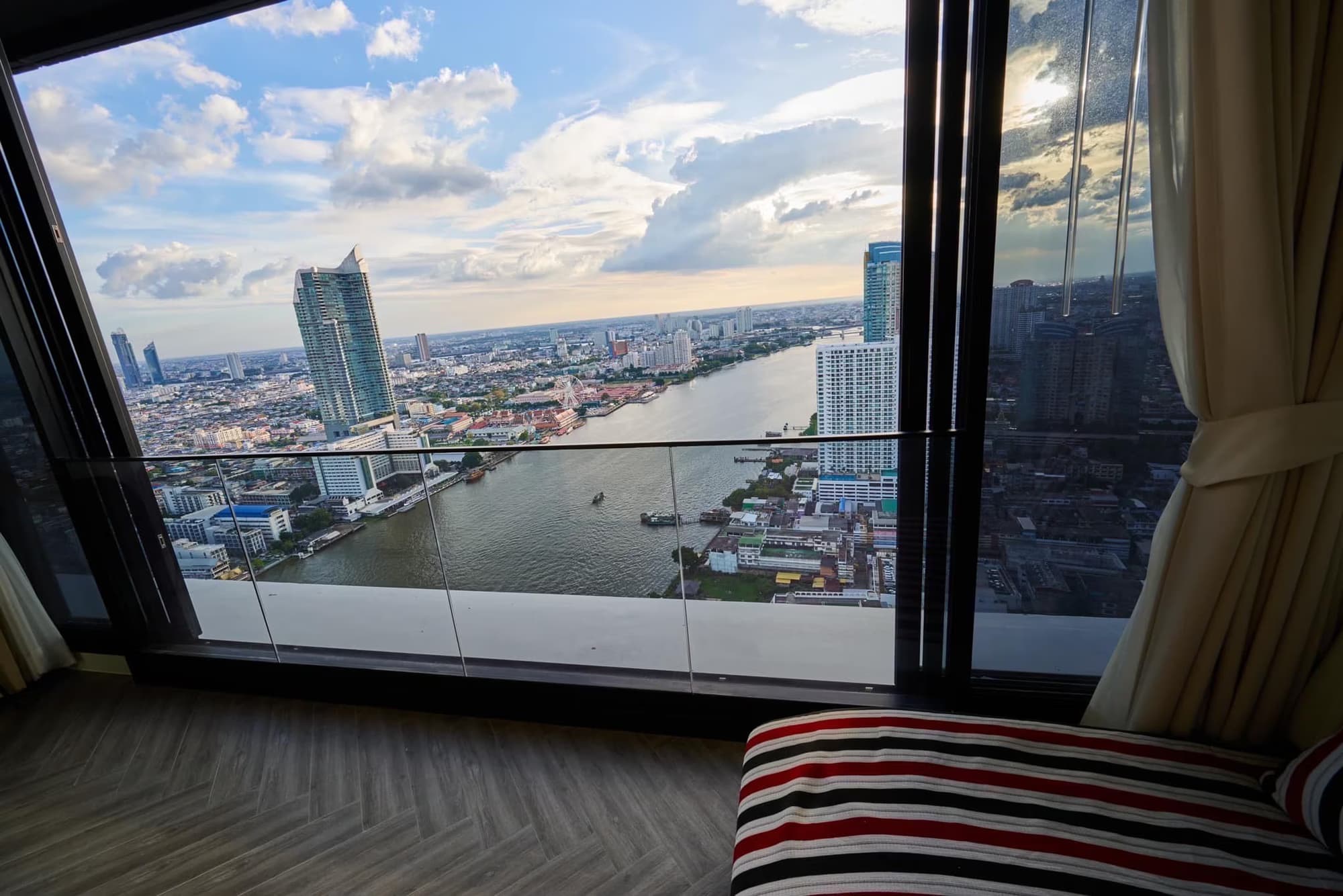 2 Bed Condo for Rent in Khlong San - Image 1