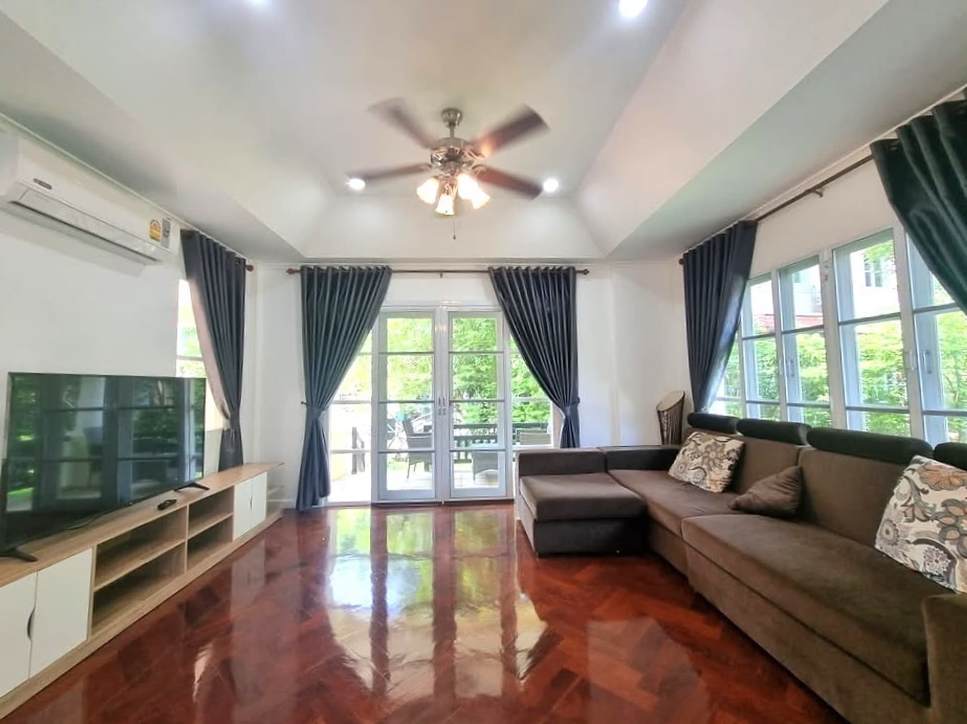 7 ห้องนอน บ้าน สำหรับ ขายและจำหน่าย ใน Hang Dong - Image 2