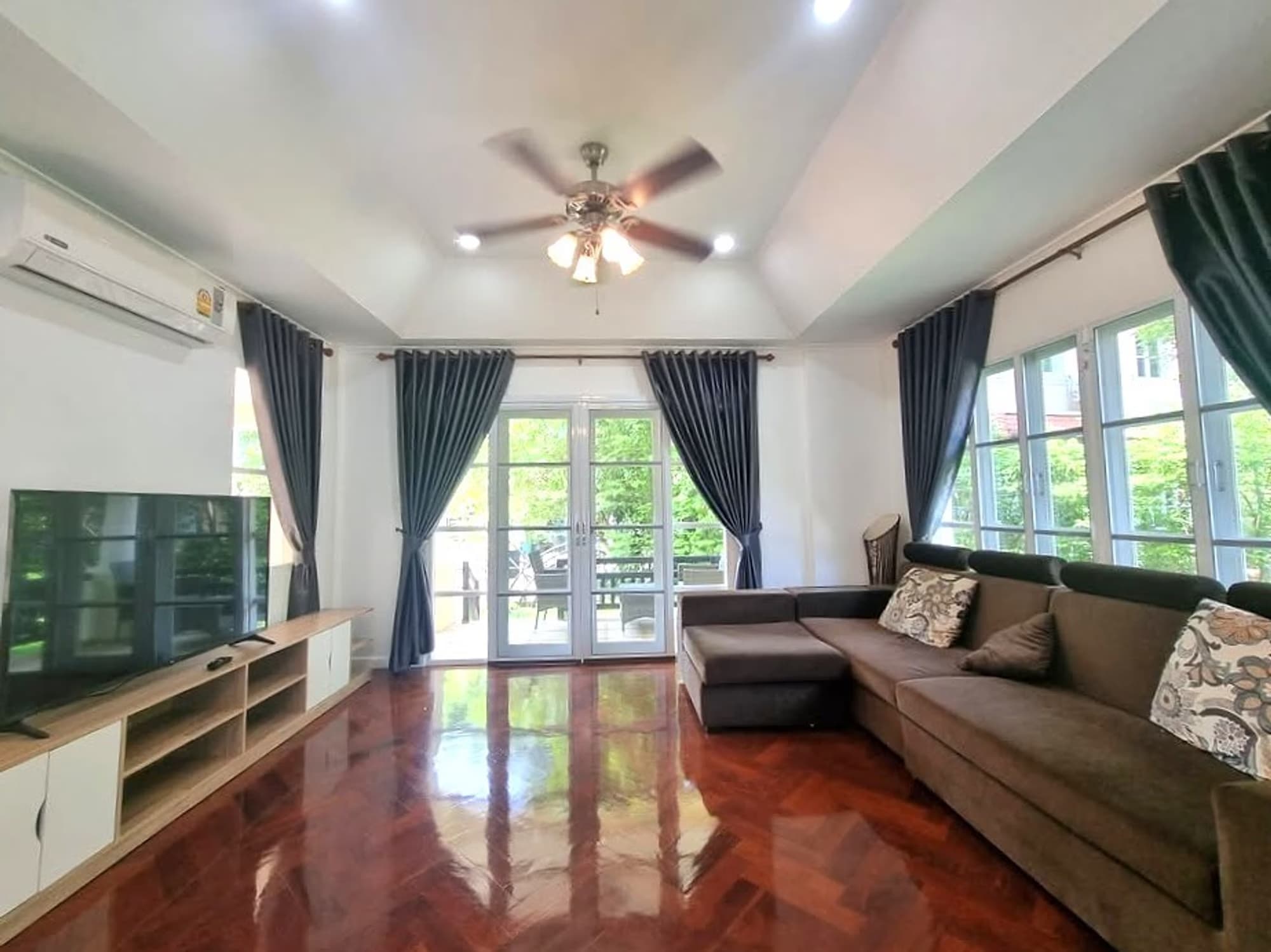 7 Bed House for Rent and Sale in Hang Dong - Image 2