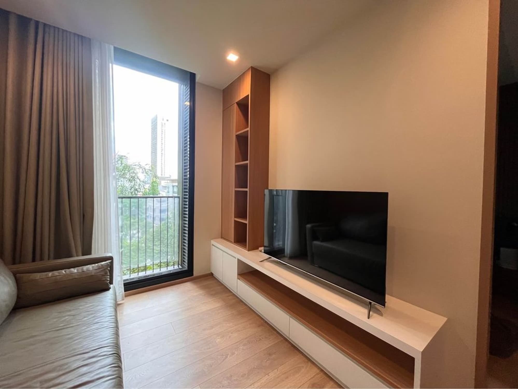 Condo for Sale at Noble Around Sukhumvit 33 - Image 2