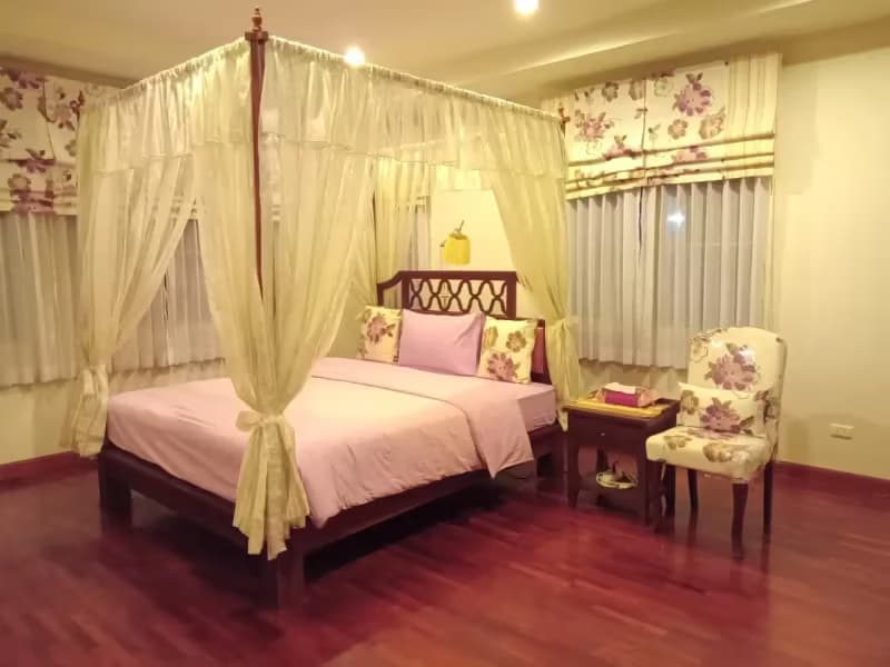 5 Bedroom House