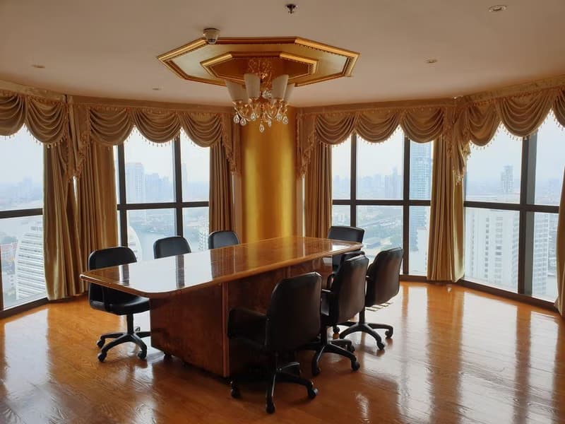 5 Bed Condo for Rent in Bang Rak