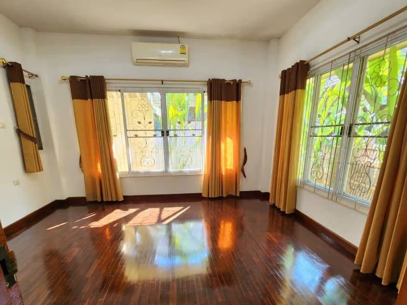 5 Bed House for Rent in Mueang Chiang Mai