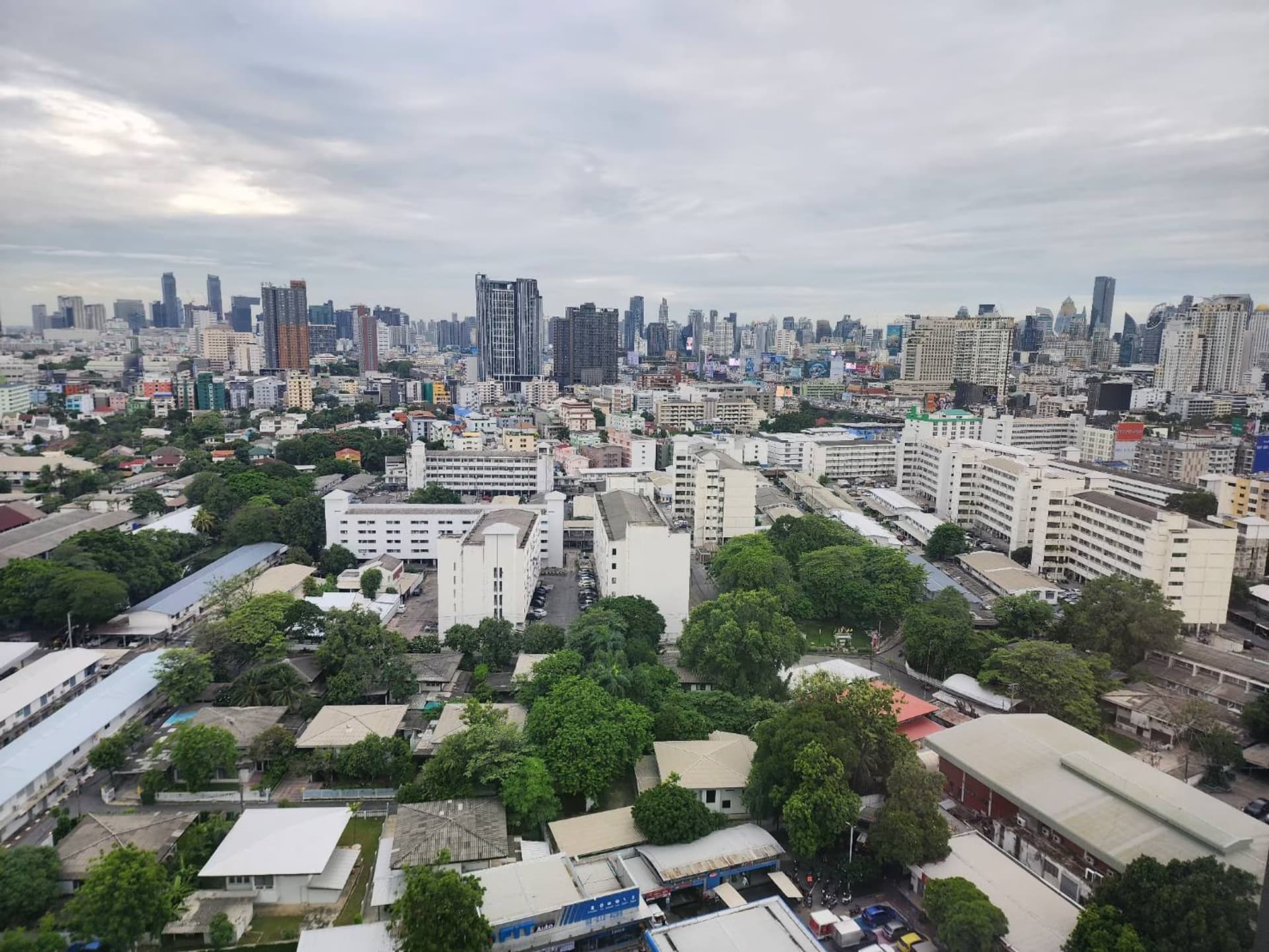 2 Bed Condo for Rent and Sale in Phaya Thai - Image 8