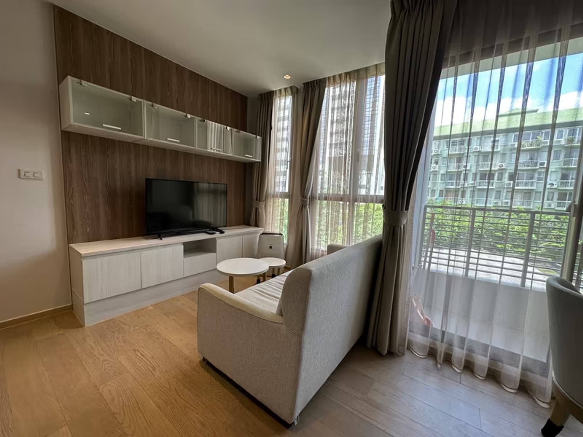 Runesu Thonglor 5 - Image 7