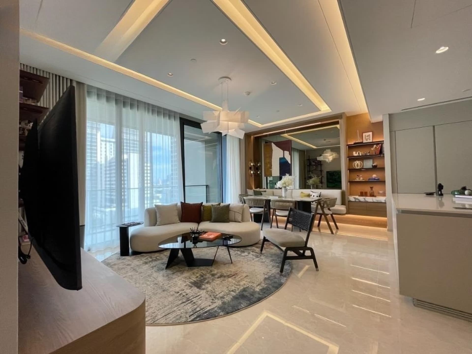 2 Bed Condo for Sale in Pathum Wan - Image 1